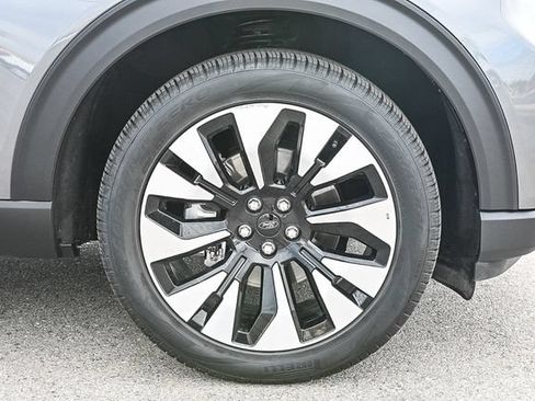 Certified 2025 Ford Explorer Platinum w/ LUX Leather Package AWD/4WD image 13