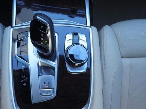Used 2018 BMW 740i image 34
