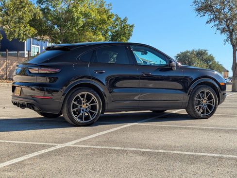 Used 2021 Porsche Cayenne Coupe image 4