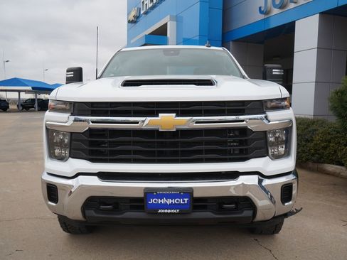 Used 2024 Chevrolet Silverado 2500 LT AWD/4WD image 3