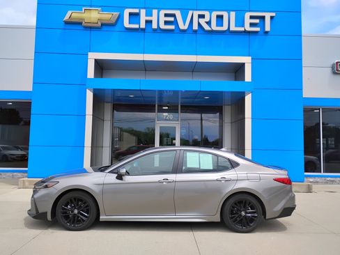 Used 2025 Toyota Camry SE FWD image 31