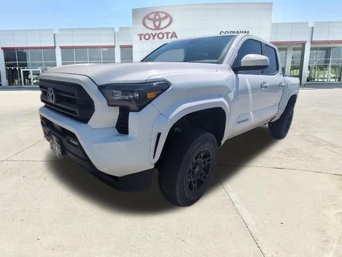 Used 2024 Toyota Tacoma SR5 AWD/4WD image 8