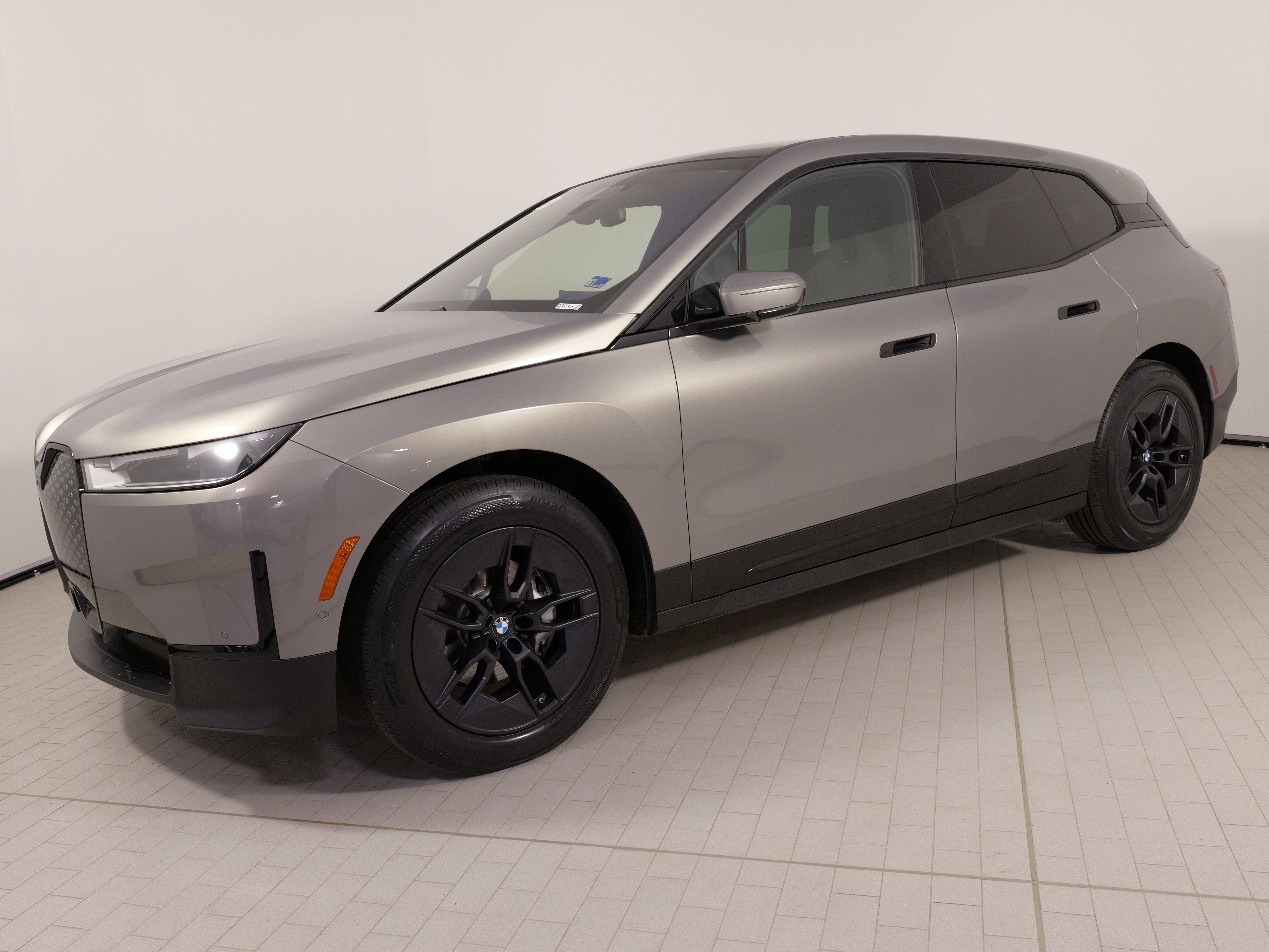 Used 2024 BMW iX xDrive50 AWD/4WD image 1