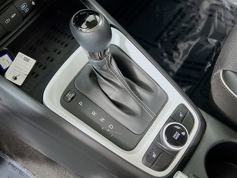 Certified 2023 Hyundai Venue Limited w/ Cargo Package image 16