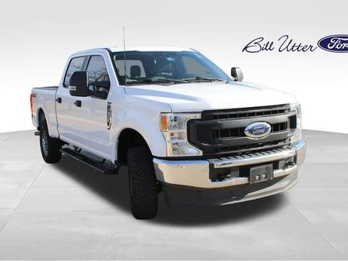 Used 2022 Ford F250 XL w/ Power Equipment Group image 3