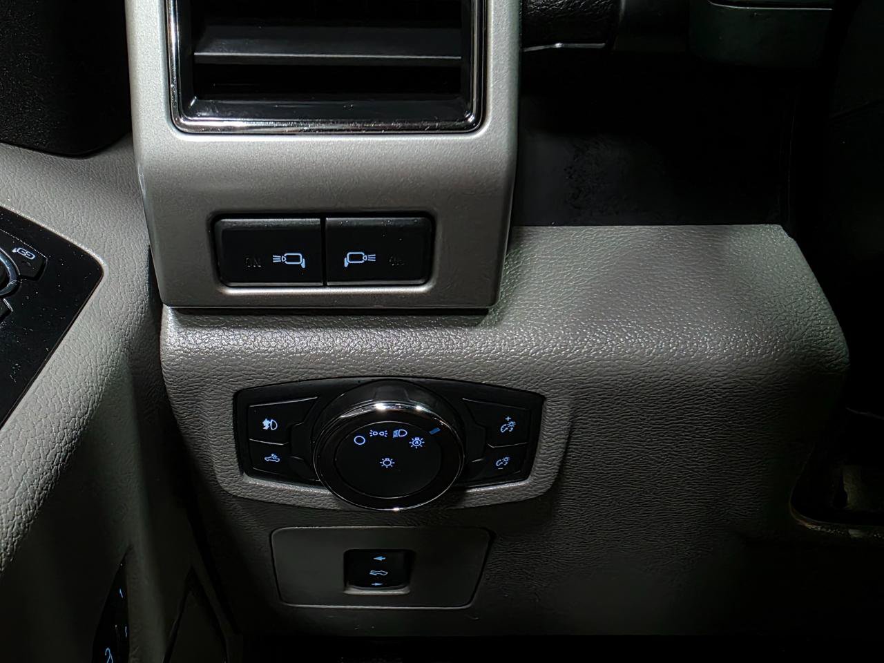Used 2017 Ford F150 Lariat w/ Equipment Group 501A Mid AWD/4WD image 39