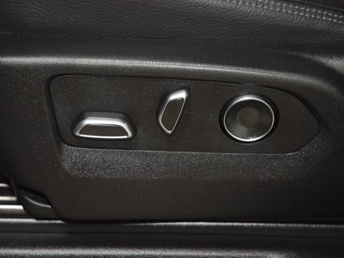 Used 2024 GMC Yukon XL Denali AWD/4WD image 42