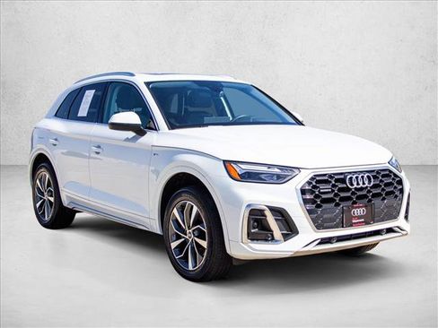 Used 2023 Audi Q5 2.0T Premium w/ Convenience Package AWD/4WD image 3