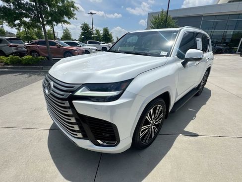 Used 2023 Lexus LX 600 4WD w/ Luxury Package image 5