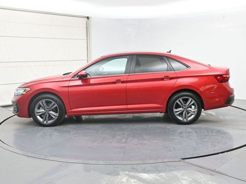 Certified 2024 Volkswagen Jetta SE FWD image 20