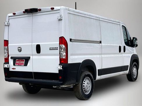New 2024 RAM ProMaster 2500 w/ Convenience Group FWD image 18