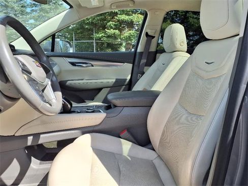 Used 2020 Cadillac XT5 Premium Luxury image 12