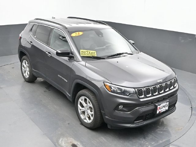 Used 2024 Jeep Compass Latitude AWD/4WD image 35