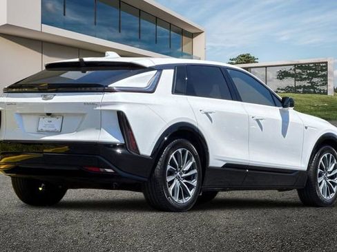 Certified 2024 Cadillac Lyriq Sport AWD/4WD image 4