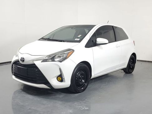 Used 2018 Toyota Yaris L image 3