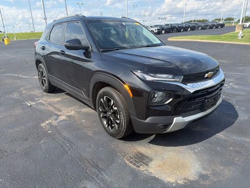 Used 2021 Chevrolet TrailBlazer LT w/ Sun and Liftgate Package FWD image 2