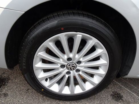 Used 2017 Volkswagen Passat 1.8T SE image 33