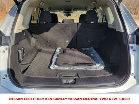 Certified 2025 Nissan Rogue SV image 41