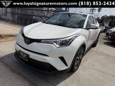 Used 2019 Toyota C-HR XLE FWD image 3