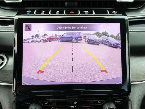 Used 2023 Jeep Grand Cherokee 4WD 4xe image 18