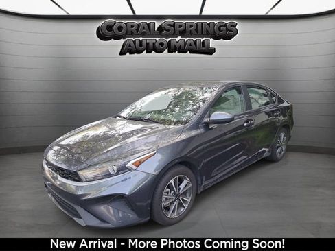 Used 2023 Kia Forte LXS FWD image 4