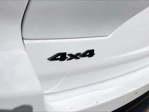 Used 2024 Jeep Grand Cherokee Altitude AWD/4WD image 10