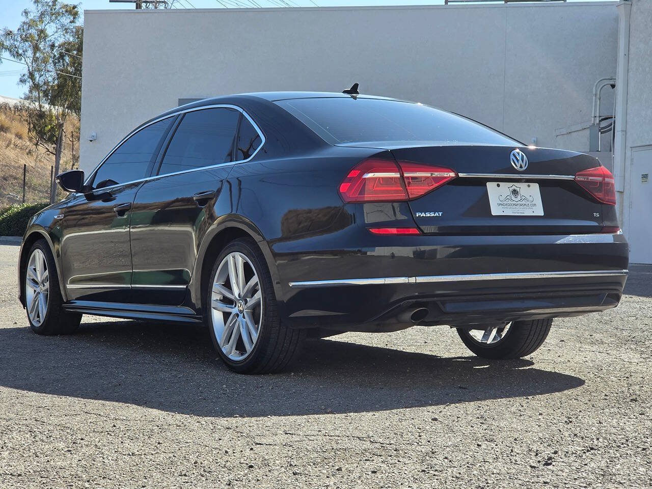Used 2017 Volkswagen Passat 1.8T R-Line FWD image 11