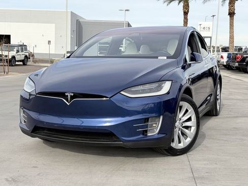 Used 2018 Tesla Model X 75D image 3