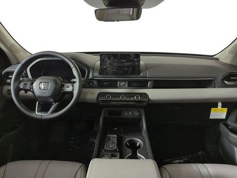 New 2025 Honda Pilot Touring image 12