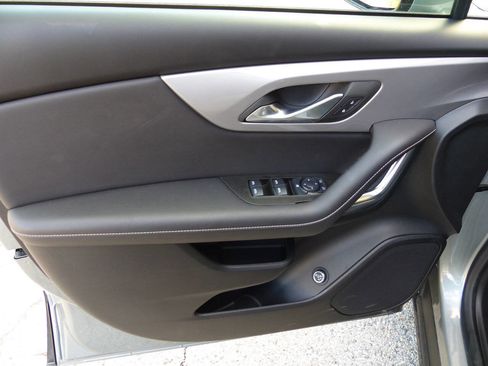 Used 2025 Chevrolet Blazer LT w/ Convenience Package image 17