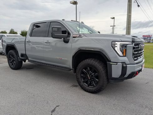Used 2025 GMC Sierra 2500 AT4 w/ AT4 Premium Plus Package AWD/4WD image 2