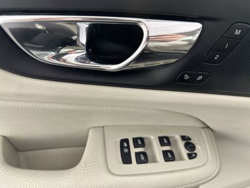 Used 2020 Volvo S60 T6 Momentum w/ Protection Package Premier image 18