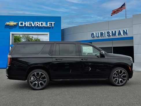 New 2026 Chevrolet Suburban RST image 2