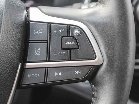 Used 2023 Toyota Highlander Limited image 34