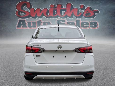 Used 2022 Nissan Versa S FWD image 5