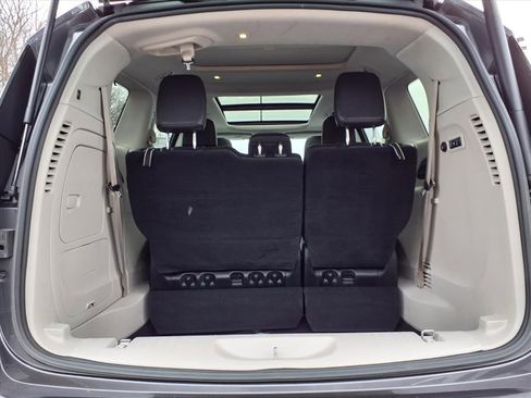 Used 2019 Chrysler Pacifica Limited image 25