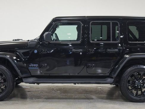 Used 2025 Jeep Wrangler Unlimited Sahara image 8
