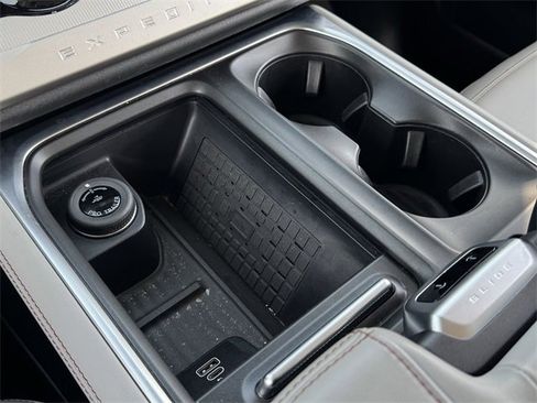 Used 2025 Ford Expedition Active image 20