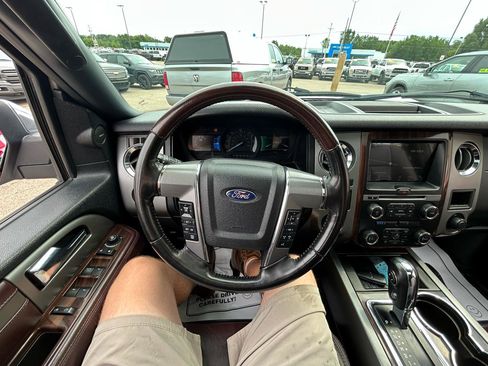 Used 2016 Ford Expedition Platinum AWD/4WD image 32