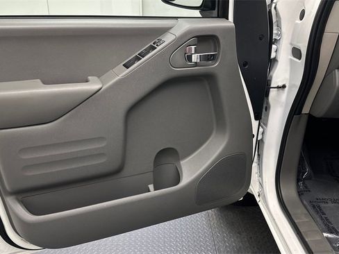 Used 2019 Nissan Frontier SV image 16