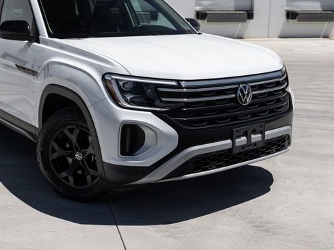 Used 2024 Volkswagen Atlas Peak Edition SE AWD/4WD image 3