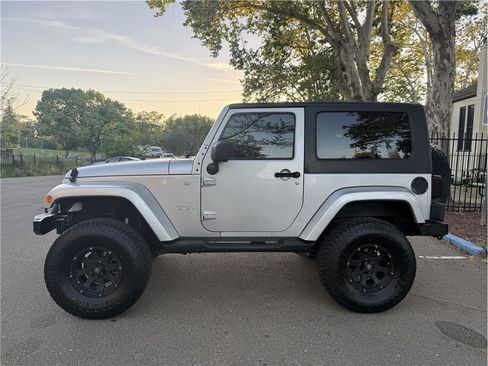 Used 2007 Jeep Wrangler Sahara w/ Dual Top Group AWD/4WD image 4