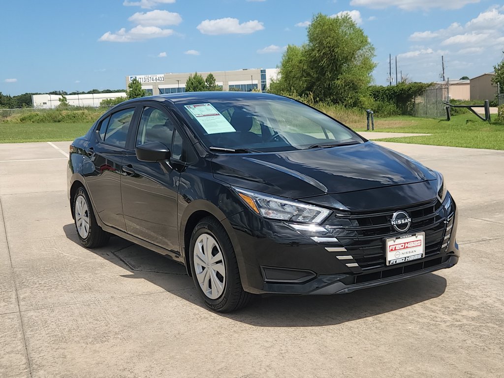 Certified 2025 Nissan Versa S w/ Trunk Package FWD image 3