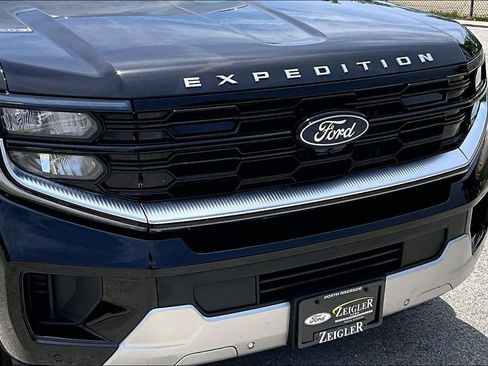 Used 2025 Ford Expedition Platinum w/ Driver's Package AWD/4WD image 31