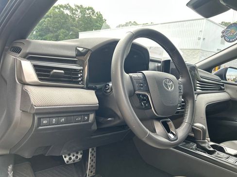 Used 2025 Toyota Camry SE w/ Convenience Package image 9