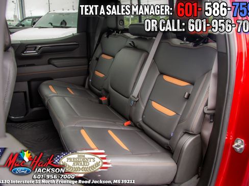 Used 2024 GMC Sierra 1500 AT4 w/ Technology Package AWD/4WD image 10