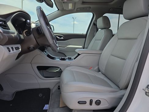 Used 2021 GMC Acadia SLT w/ Technology Package FWD image 10
