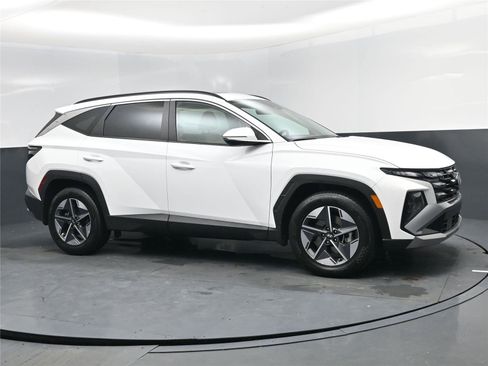 Certified 2025 Hyundai Tucson SEL image 2