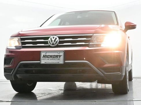Used 2018 Volkswagen Tiguan SE w/ Panoramic Sunroof Package FWD image 47