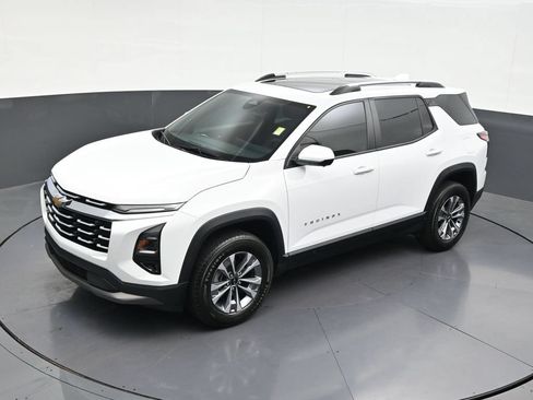 Used 2025 Chevrolet Equinox LT w/ Safety and Technology Package FWD image 19
